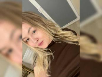 SunshineEmma webcam model stream image