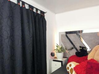 Amara Jons webcam model stream image
