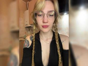 AlinnaAnnila webcam bongacams model stream image
