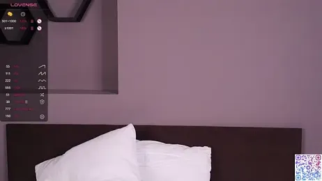 LovvieLov webcam model stream image