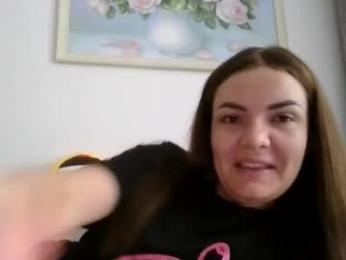 _hidden_frommymoom_ webcam model stream image