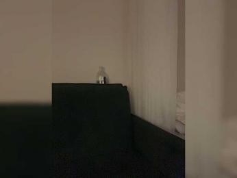 v_-_-_v webcam model stream image