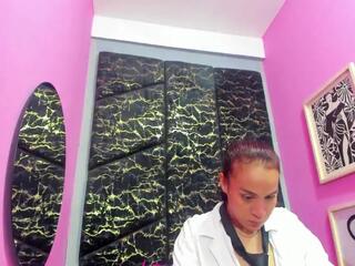 Alahia Evans webcam model stream image