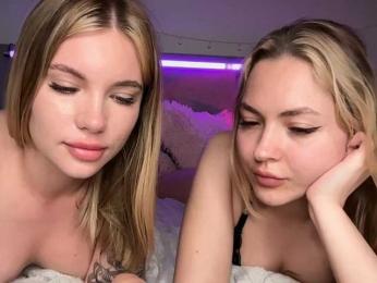 VelvetTwins webcam bongacams model stream image