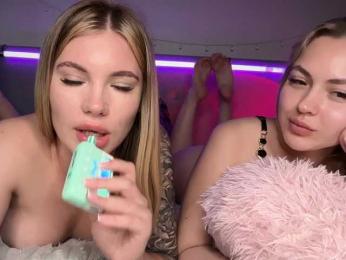 VelvetTwins webcam bongacams model stream image