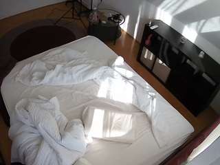 voyeurcam-julmodels-whitebed-2 webcam camsoda model stream image