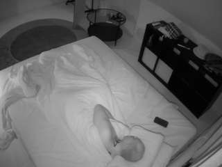 voyeurcam-julmodels-whitebed-2 webcam model stream image