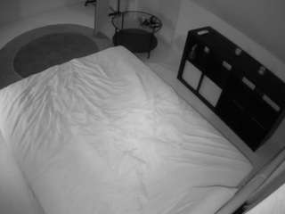 voyeurcam-julmodels-whitebed-2 webcam model stream image