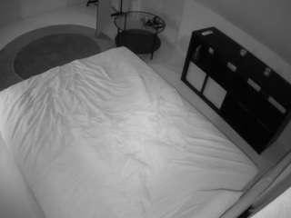 voyeurcam-julmodels-whitebed-2 webcam model stream image