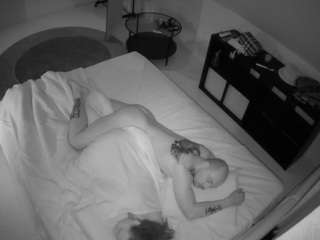 voyeurcam-julmodels-whitebed-2 webcam model stream image