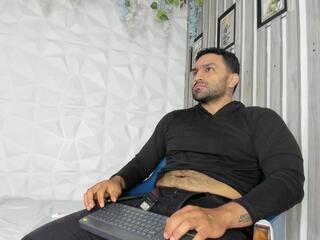 Leonidas M webcam model stream image