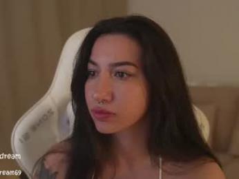 leoramallis webcam model stream image