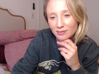 Olive Ray webcam model stream image