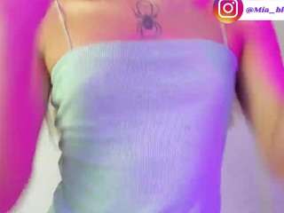 mia-blosoom webcam model stream image