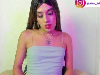 mia-blosoom webcam model stream image