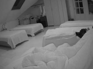 voyeurcam-julmodels-bed-3 webcam model stream image
