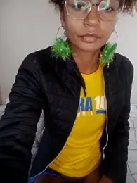 Emanuelle_manu webcam stripchat model stream image