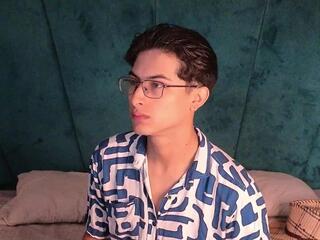 Aaron Ez webcam model stream image