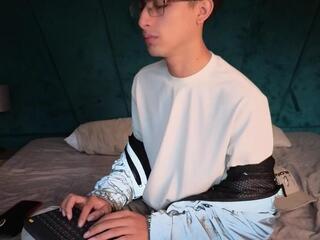 Aaron Ez webcam model stream image