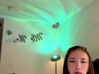 mikeyvioleta webcam model stream image