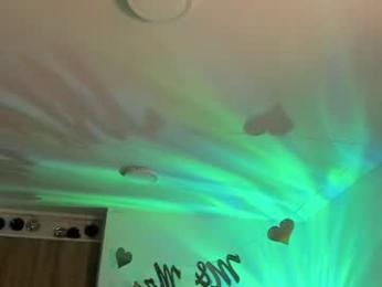 mikeyvioleta webcam model stream image
