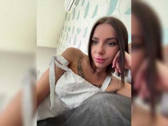 BabyDarii webcam bongacams model stream image