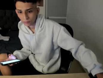 master_boy28 webcam model stream image