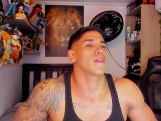 William Dracko webcam flirt4free model stream image