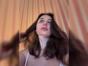 MoniClark webcam bongacams model stream image