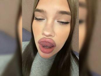 Glossmixdoll webcam model stream image