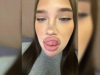 Glossmixdoll webcam model stream image