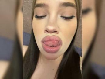 Glossmixdoll webcam model stream image