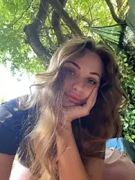 Night_dreams webcam model stream image