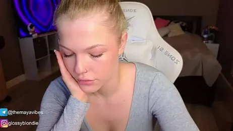 Maya_Rave webcam model stream image