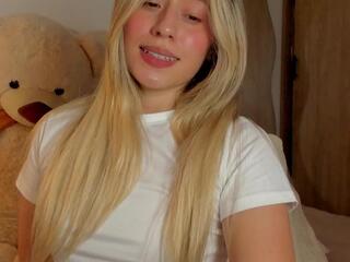 Amy Blondes webcam model stream image