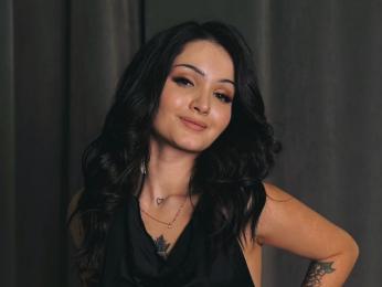 MiaOliveres webcam model stream image