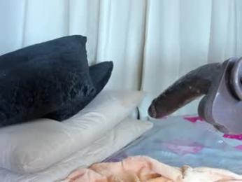queen_yully webcam model stream image