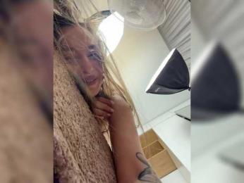 ChloeMeow webcam model stream image