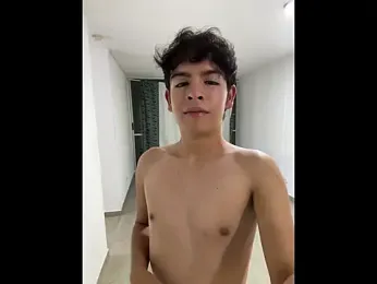 Blum_icee webcam stripchat model stream image