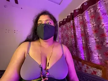 LouleyRanii webcam model stream image