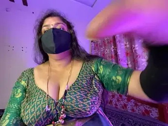 LouleyRanii webcam model stream image