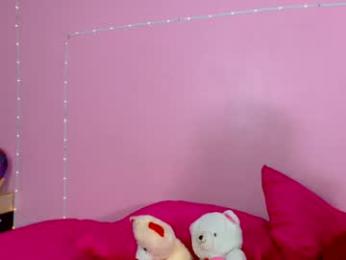 petitestrawberry18 webcam model stream image