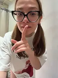MilliWish webcam stripchat model stream image