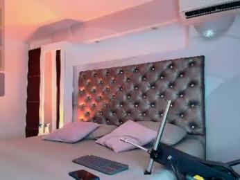 valentinos_ webcam model stream image