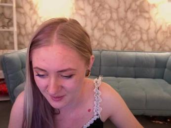 DramaQuenns webcam model stream image