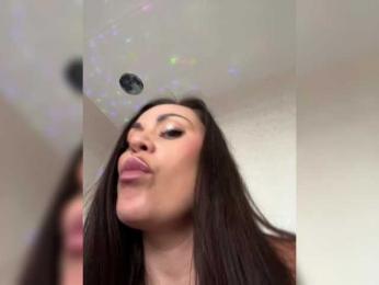 -Hennessy- webcam model stream image