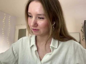 lisasmall webcam bongacams model stream image