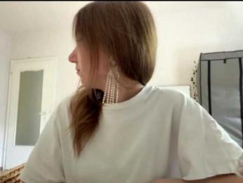lisasmall webcam model stream image