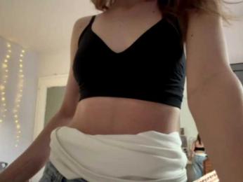 lisasmall webcam model stream image