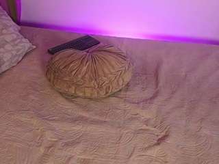 laauura webcam model stream image